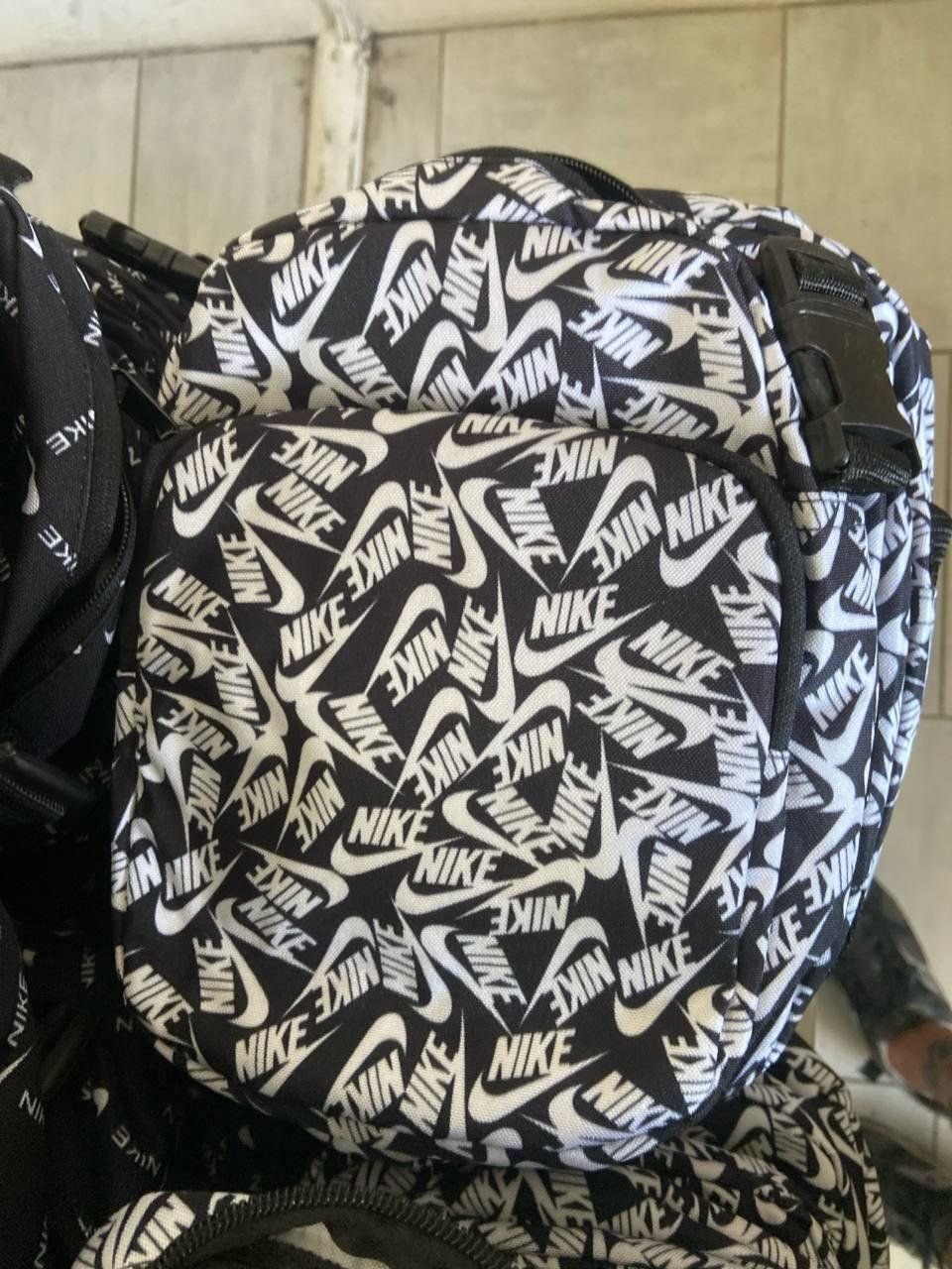 Барсетка черная Nike v7