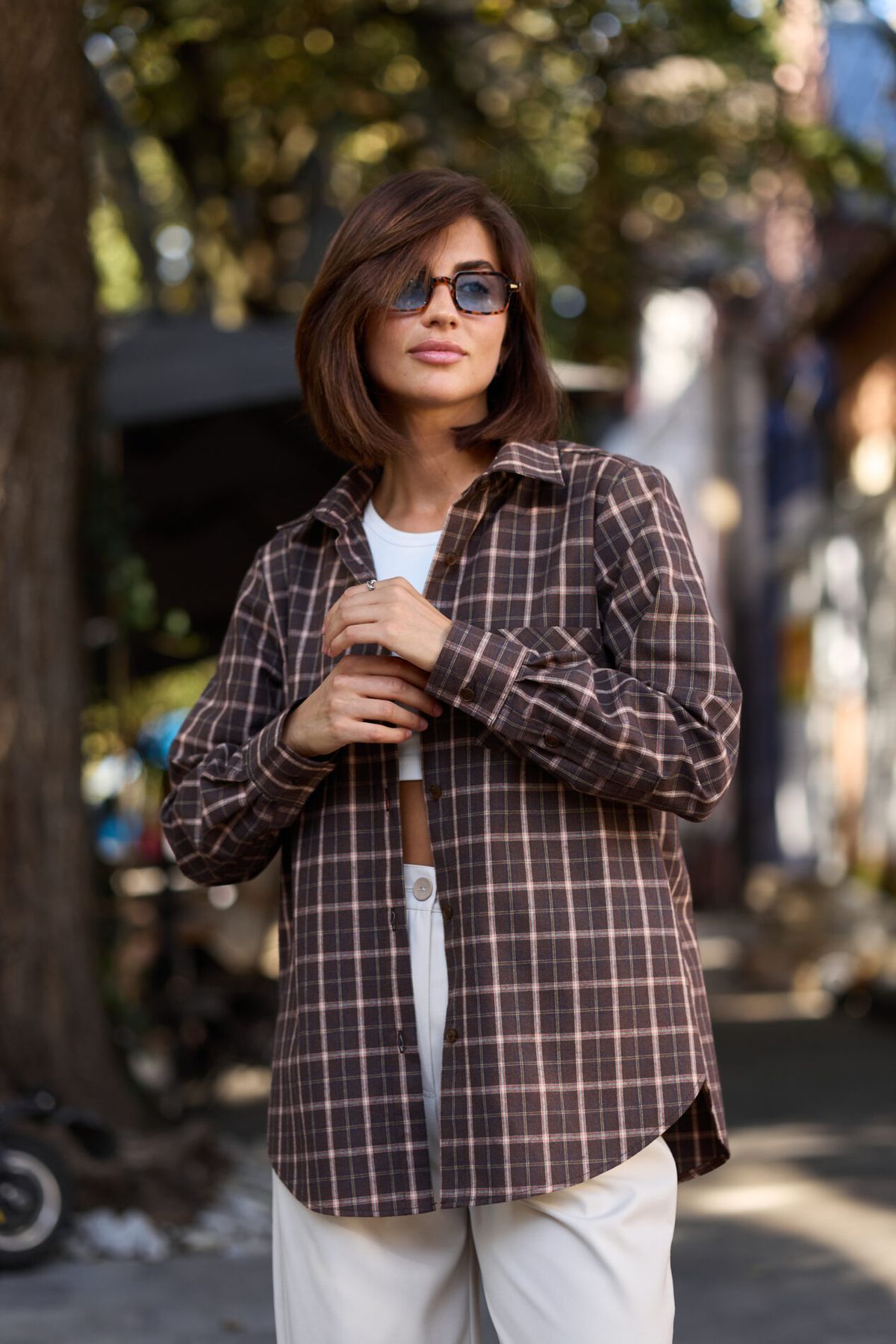 Женская клетчатая рубашка Oversize коричневая