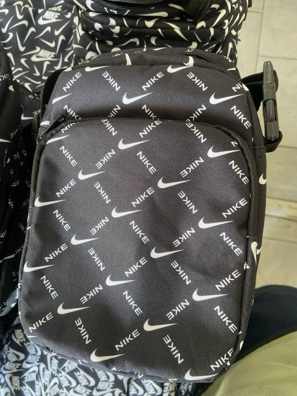 Барсетка черная Nike v6