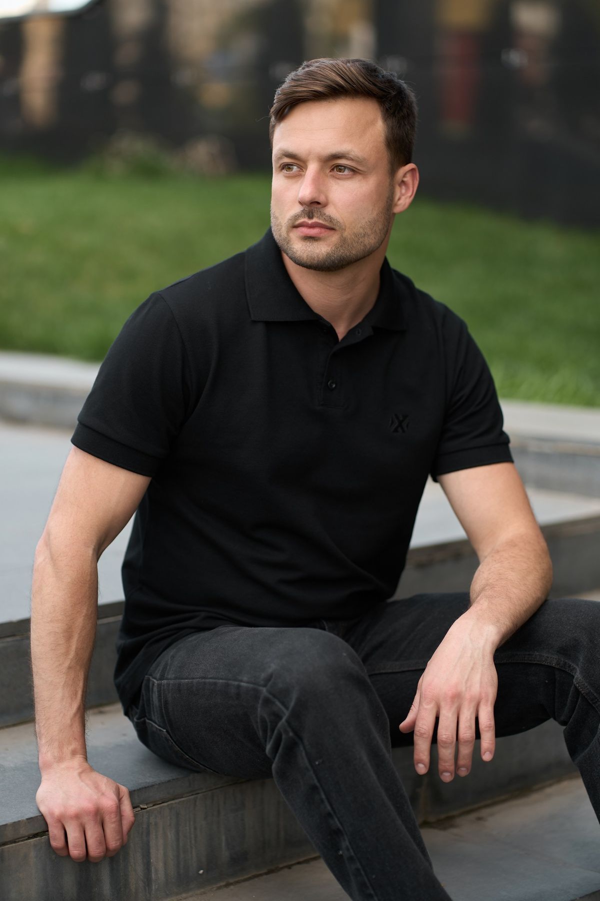 Чоловіче поло з вишитим лого чорний