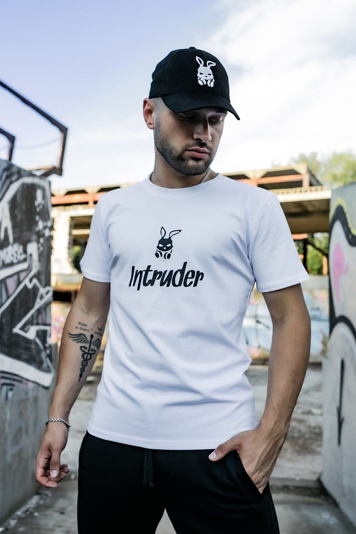 Футболка Intruder 'Bunny' белая