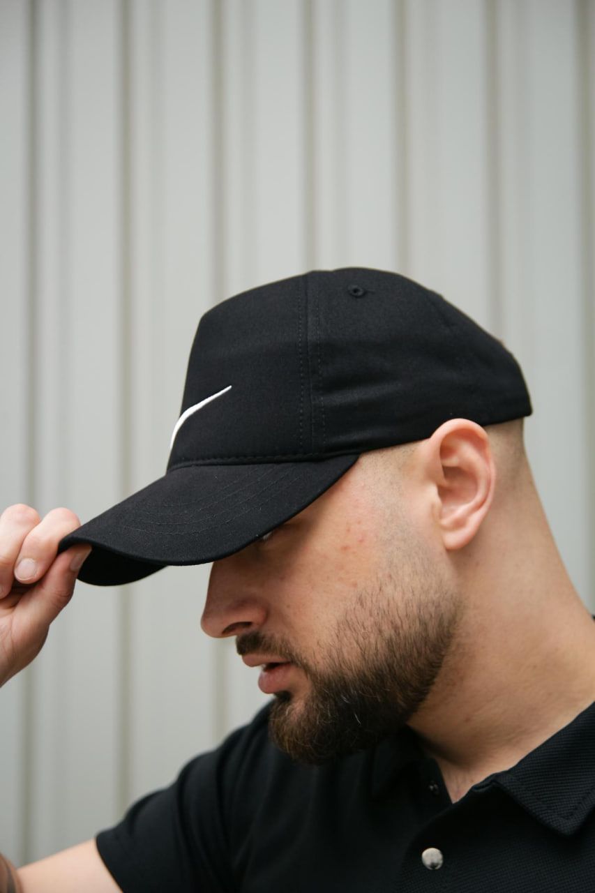 Кепка чоловіча Nike чорна