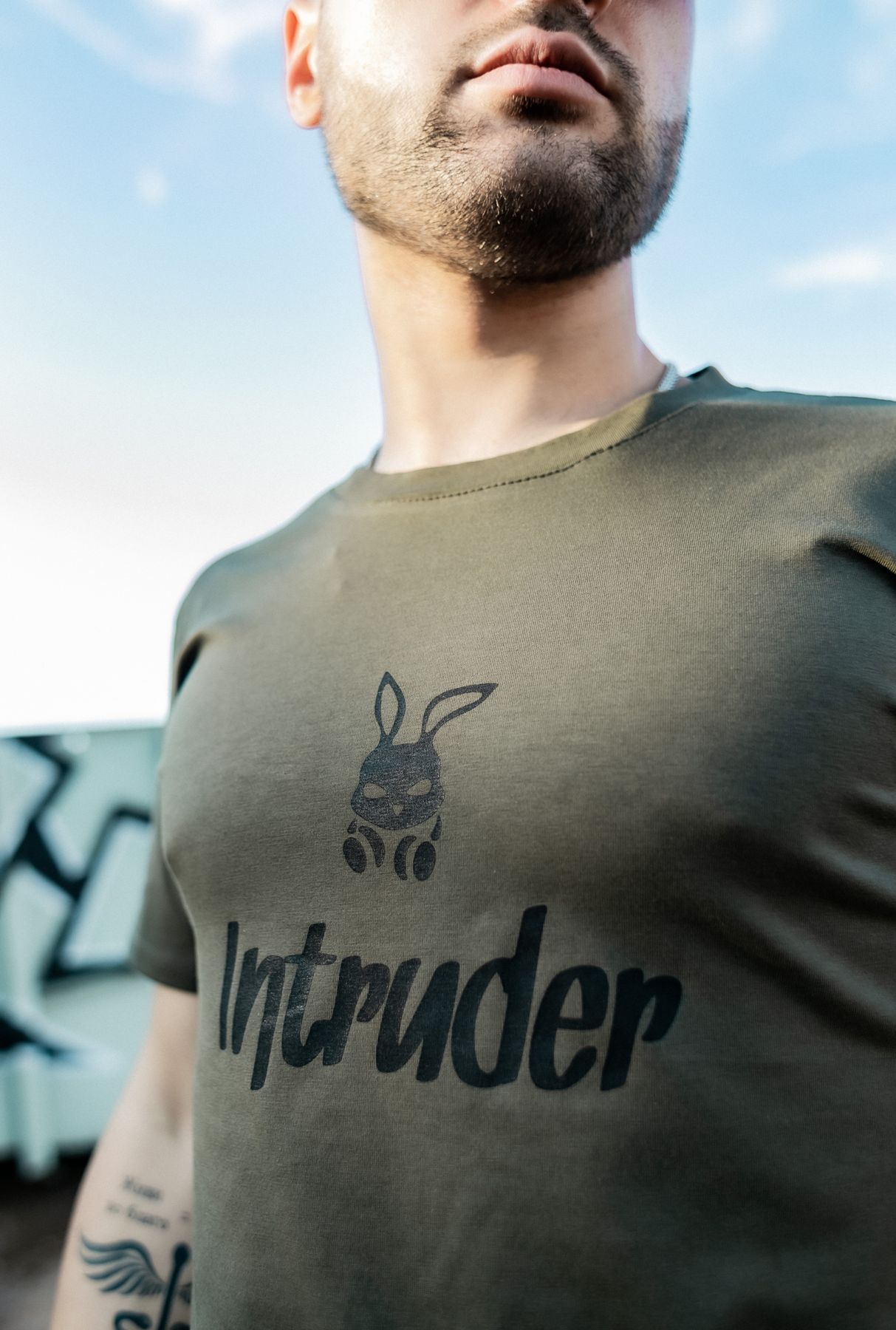 Футболка Intruder 'Bunny' хаки