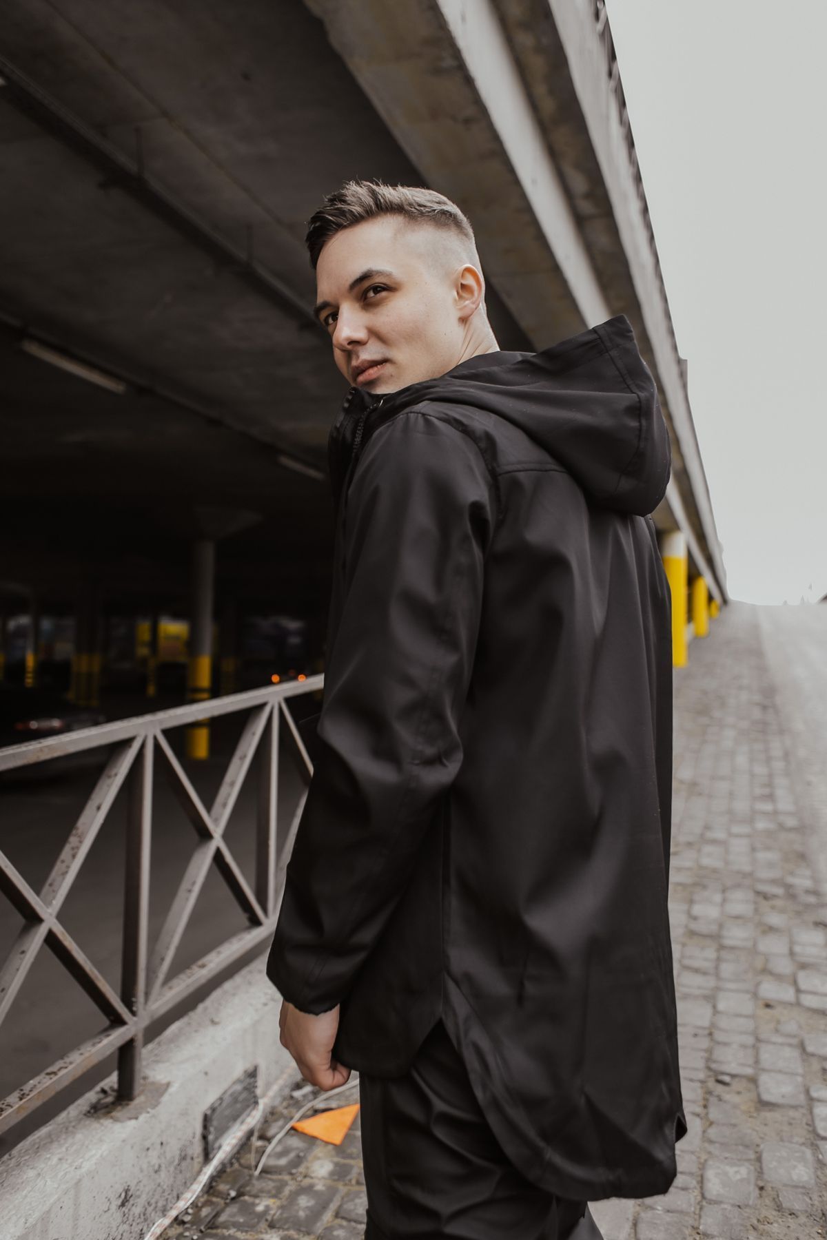 Куртка черная "Easy" softshell облегченная